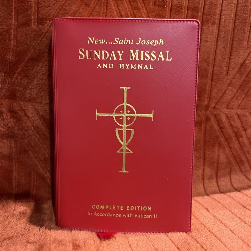 New… Saint Joseph Sunday Missal and Hymnal 