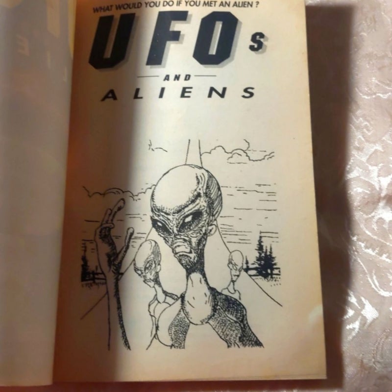 Ufo's and Aliens: What Would You Do If You Met an Alien by Williy R. Alschuler