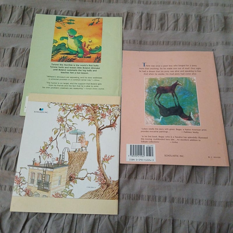 Children's  Scholastic 3 Book Bundle