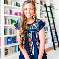 Katelyn - The Bookcase Beauty