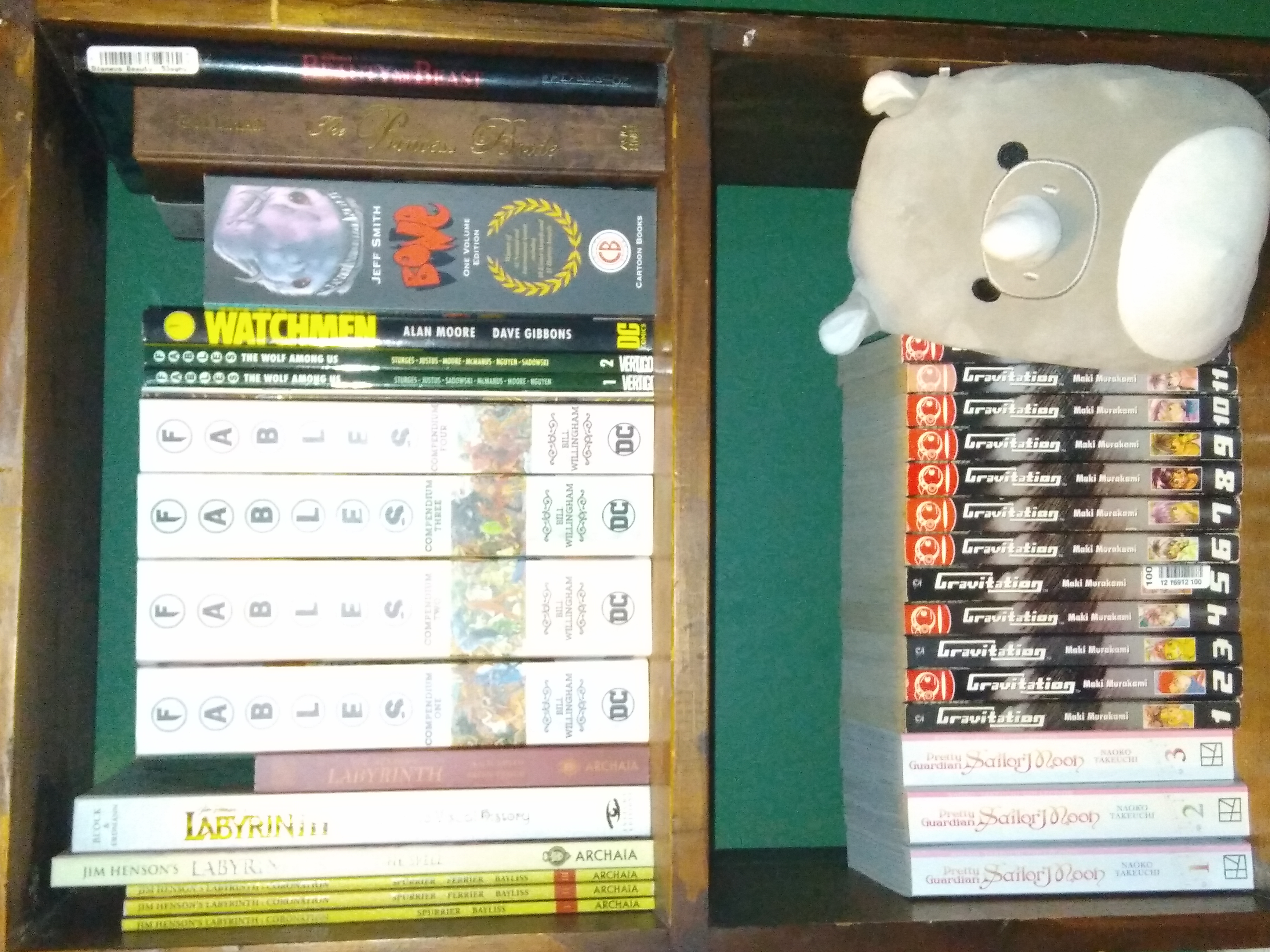 Nic is selling books!