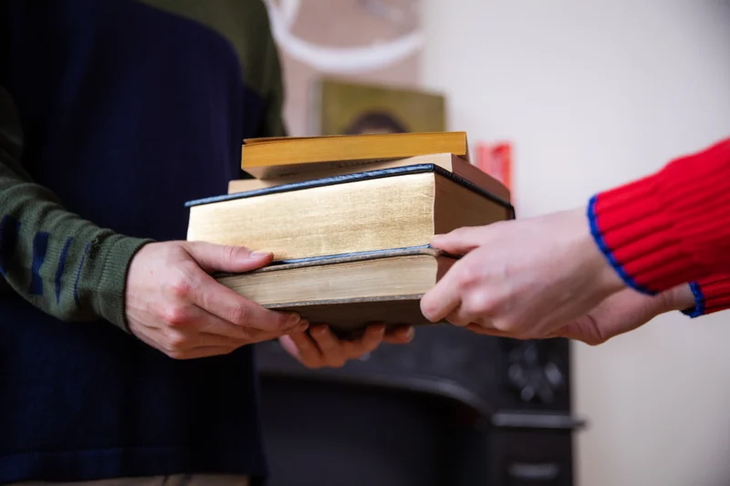 How to Save Money on Books this Holiday Season